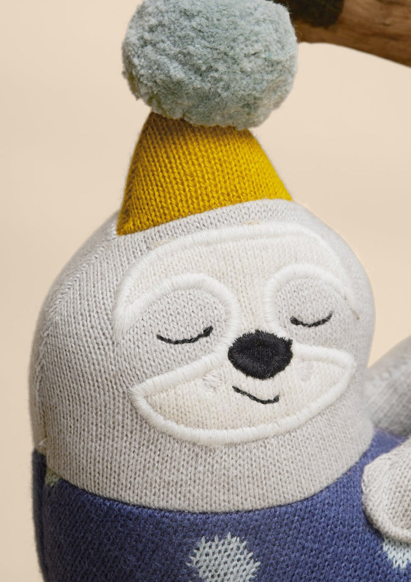 ava&yves Strickspieluhr "Faultier" - tiny-boon.com