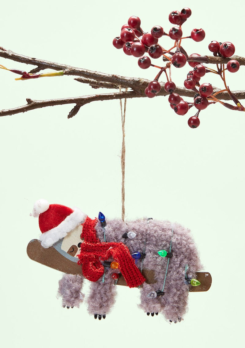 Sass & Belle Weihnachtshänger "Festive Sloth" - tiny-boon.com